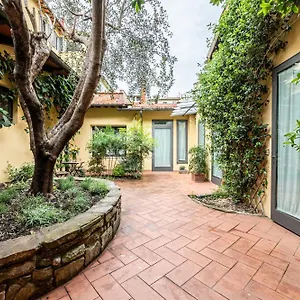  Apartment Cortile Santa Monaca